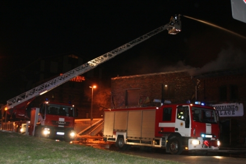 Liepājā nodeg ekstravagantajam domniekam Fonteinam piederošais klubs (VIDEO) (Bilde 1)