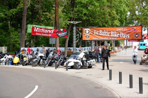 Jūrmalu pārņēmuši iespaidīgi motocikli (FOTO) (Bilde 1)