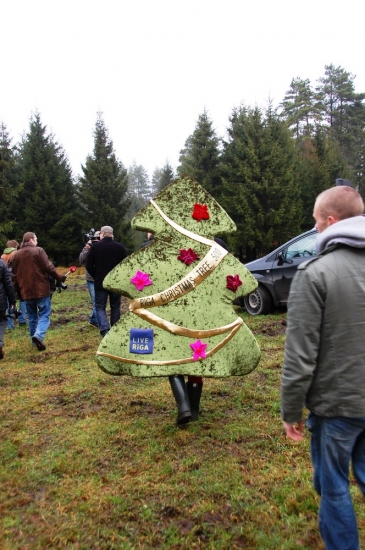 UŠAKOVS mežā uzrīko banketu (FOTO) (Bilde 1)