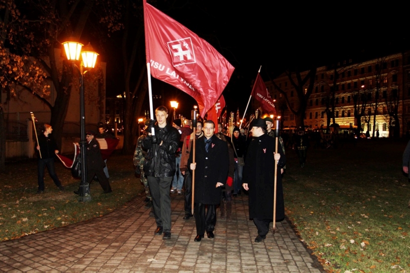 Visu laiku jaunākais Latvijas Saeimas deputāts parādījis daiļo līgavu - FOTO (Bilde 1)