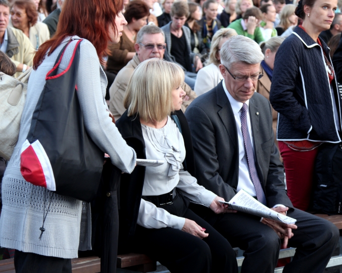 ZATLERU pāris bauda brīvību un pozē fotogrāfiem (FOTO) (Bilde 2)