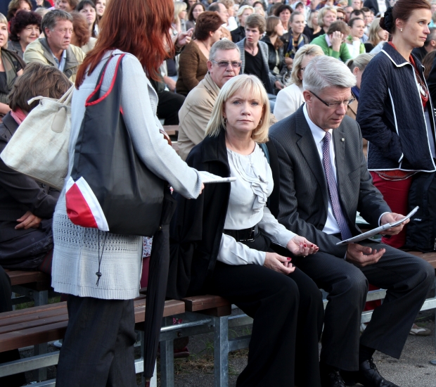 ZATLERU pāris bauda brīvību un pozē fotogrāfiem (FOTO) (Bilde 3)