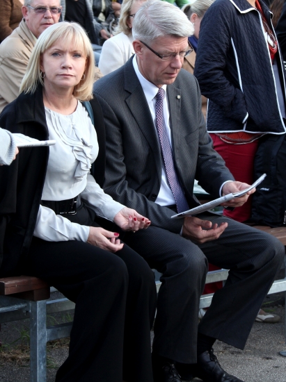 ZATLERU pāris bauda brīvību un pozē fotogrāfiem (FOTO) (Bilde 4)