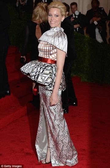 Sliktāk ģērbtās dāmas Met Gala 2012 FOTO (Bilde 4)