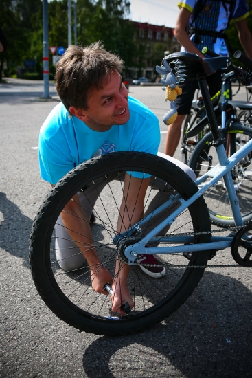 Lepers, Dukurs un Teterovskis apceļo vēsturiskas velo vietas Rīgā (FOTO) (Bilde 1)