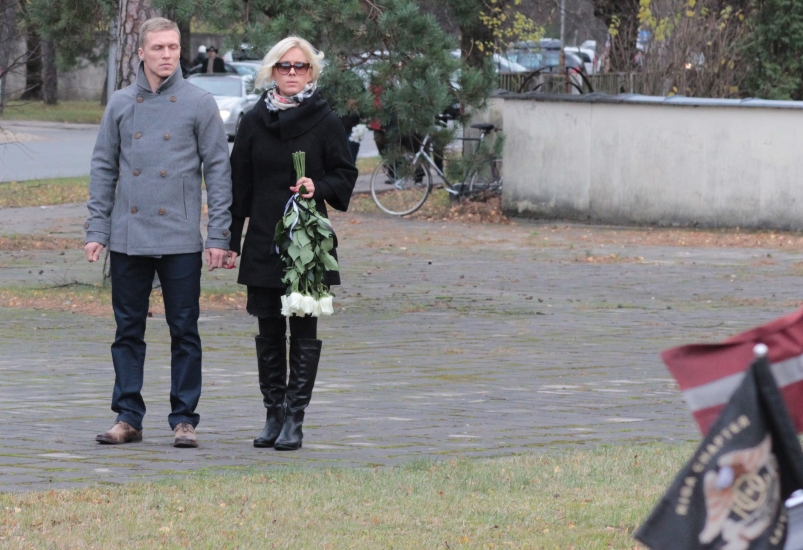 Liene Šomase atrāda savu jauno draugu hokejistu - ABU BALODĪŠU FOTO (Bilde 1)