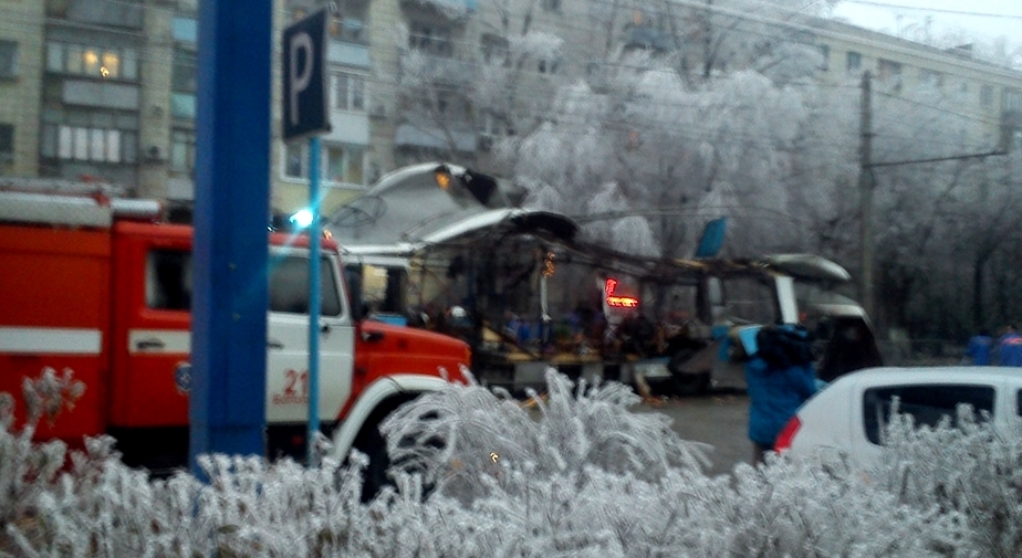 EKSKLUZĪVI FOTO/VIDEO. Šorīt Volgogradā uzspridzināts trolejbuss - 17 bojā gājušie, 45 ievainoti (Bilde 4)