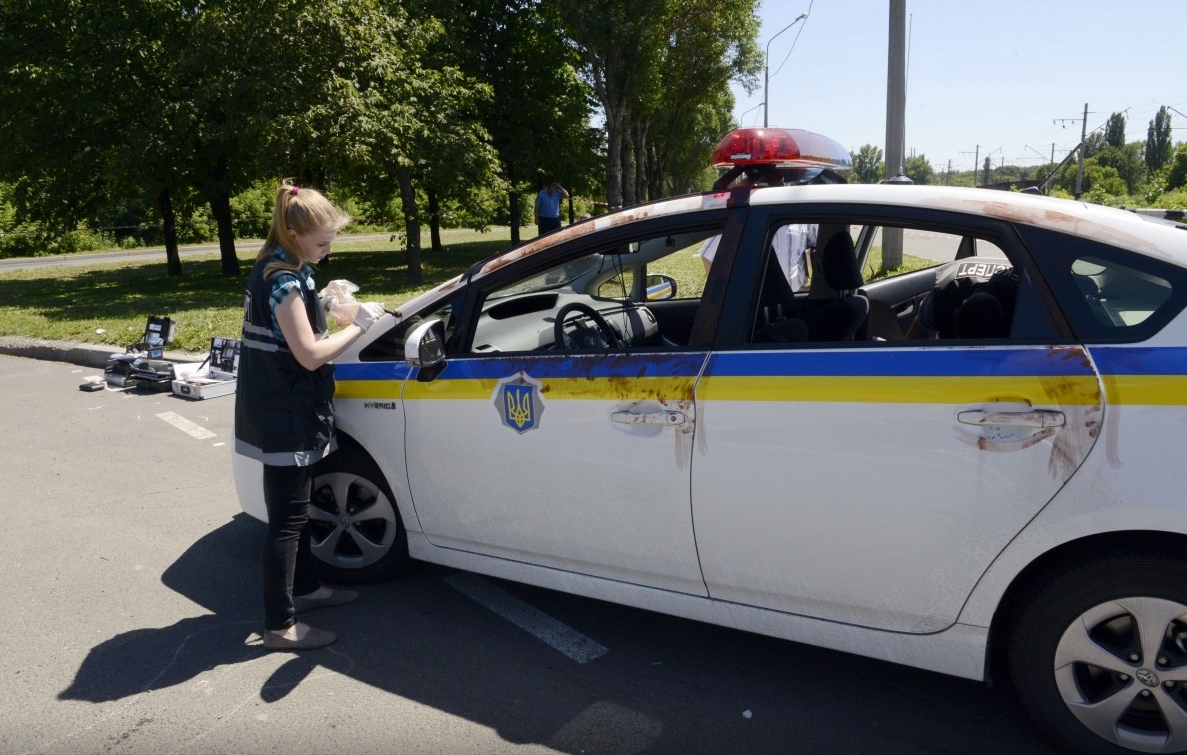 Demonstrē brutālu video, kā Ukrainā tiek nošauti ceļu policijas inspektori 18+ (Bilde 1)