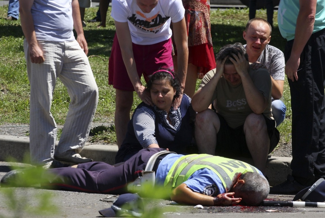 Demonstrē brutālu video, kā Ukrainā tiek nošauti ceļu policijas inspektori 18+ (Bilde 2)