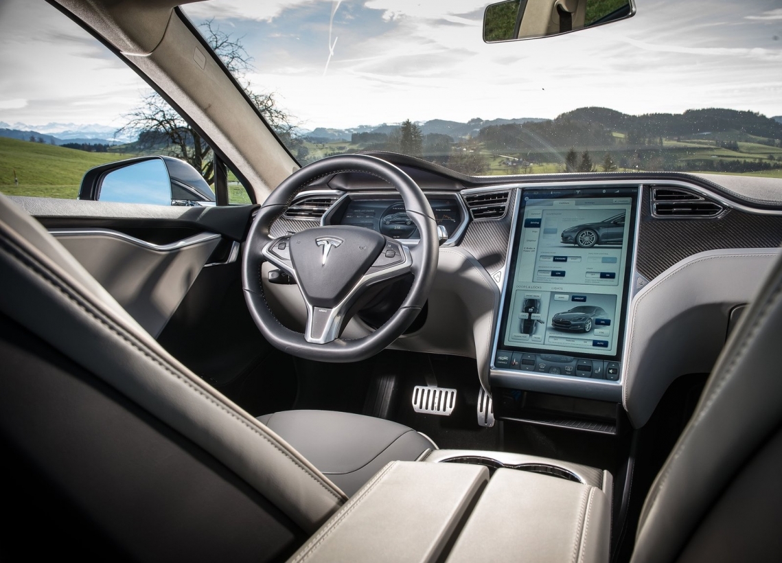 Pasaulē populārais elektromobilis Tesla Model S izstādē Auto 2016 (Bilde 4)