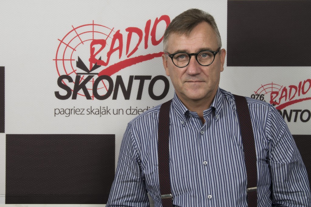 61 gada vecumā mūžībā aizsaukts Radio Skonto ētera balss un daudzu seriālu balss leģenda Artis Krauklis (Bilde 1)