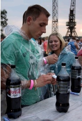 Latvijā izdevies uzstādīt Ginesa rekordu "Cola&Mentos" salūtā (foto,video) (Bilde 3)