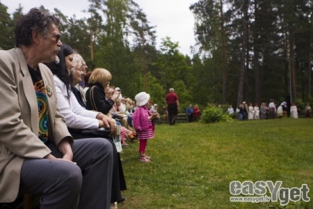 Vairu apsveikt ieradusies arī "Prāta vētra" (FOTO) (Bilde 1)