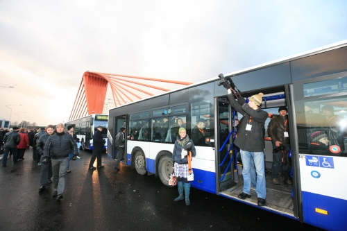 Mediji uz Dienvidu tilta estakādes nevar iemūžināt Godmani muļķīga kurioza dēļ (Bilde 2)