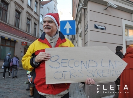 Ziemassvētku vecīšu skrējienā piedalās arī viltus vecīši - FOTO (Bilde 3)