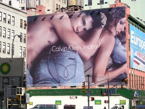 Provokatīvajā "Calvin Klein" reklāmā piedalās arī latvietis (VIDEO) (Bilde 2)