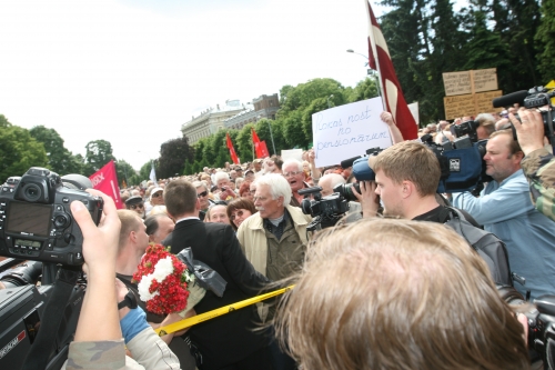 Vai Repše ir mazohists? Tauta gatava viņu dzīvu "apēst" FOTO (Bilde 2)