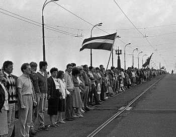 Baltijas ceļa 25. gadadienu Rīgā atzīmēs ar izstādēm, grāmatas atvēršanu un koncertiem