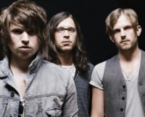 Klajā nācis "Kings of Leon" albums "Come Around Sundown"