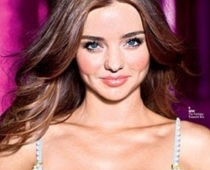 Miranda Kerr $2,5 miljonu vērtā krūšturī FOTO