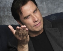 Džons Travolta noliedz vainu seksuālā uzbrukumā masierim