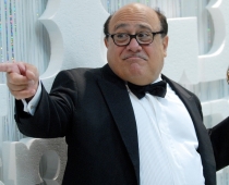 Denijs Devito atgriezies pie sievas