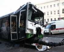 VIDEO: 24 cietušie. Maršruta autobuss ietriecas stabā un notriec gājējus